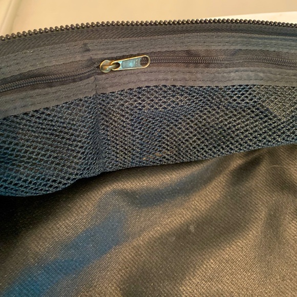 Vintage Eddie Bauer soft suitcase in classic forest green with tan leather trim - Picture 9 of 15